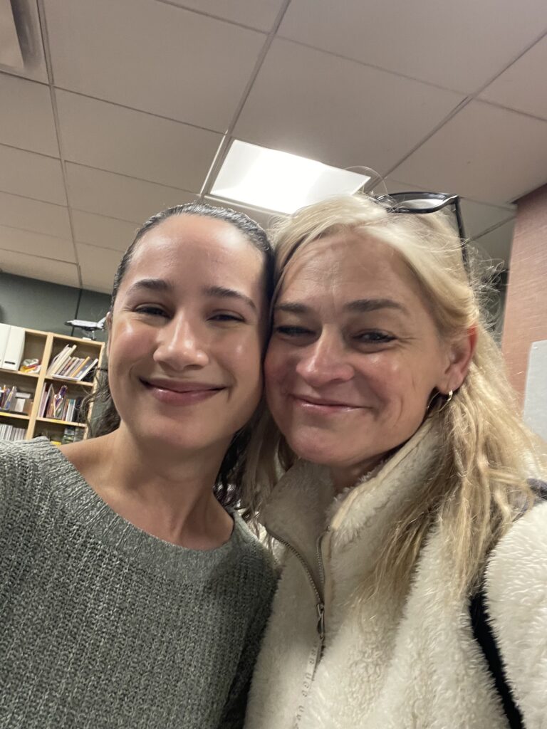 Sonya 和 Isabella 在纽约皇家墨尔本医院
